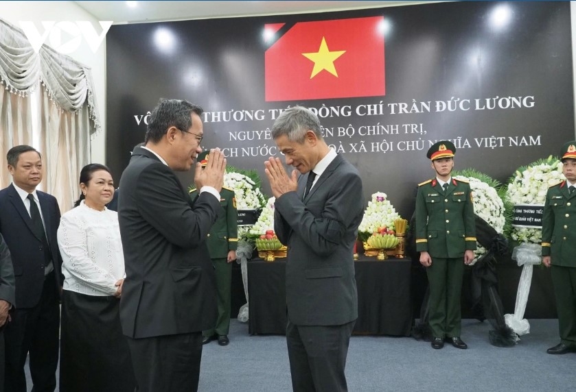 Respect-paying ceremony held in Cambodia for former State President Tran Duc Luong